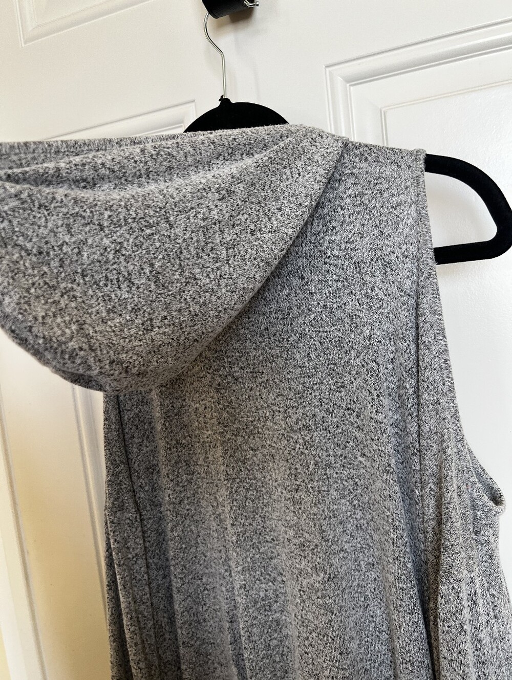 Venus Gray Sweater With Shoulder Style. - Picture 6 of 7